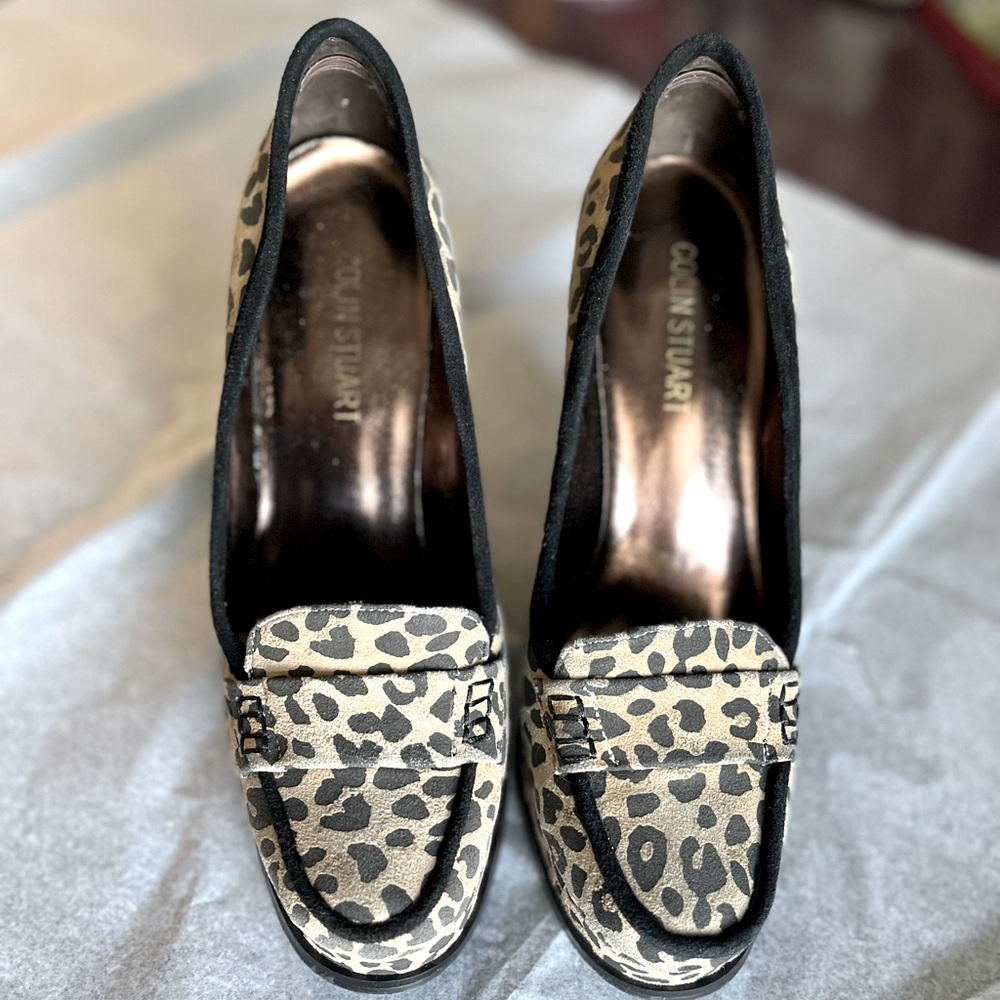 Platform leopard pumps